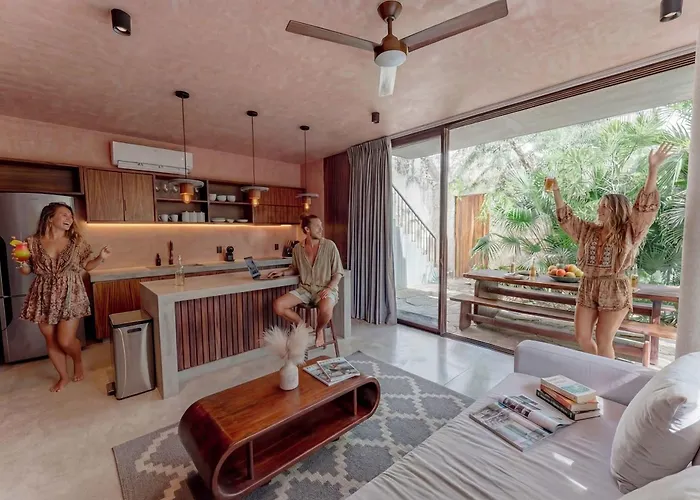 Modern 3br With 2 Pools & Rooftop Lounge *